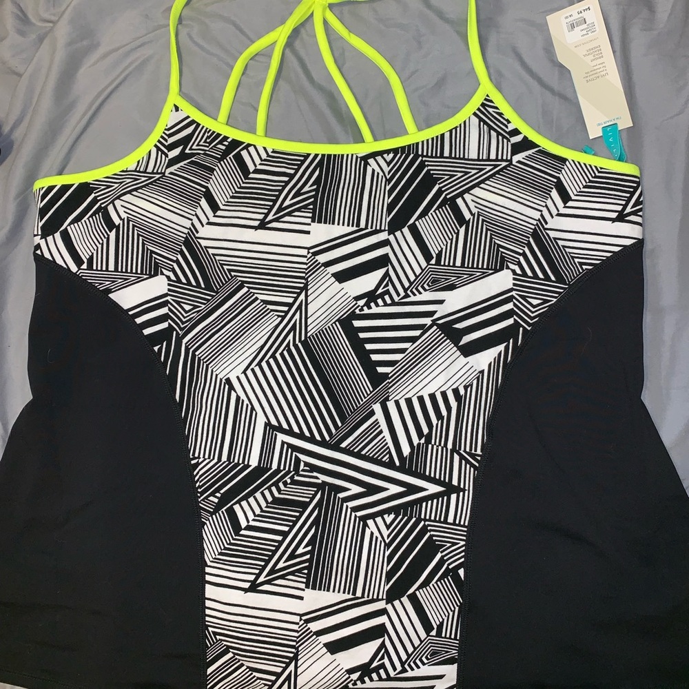 Livi Active active top